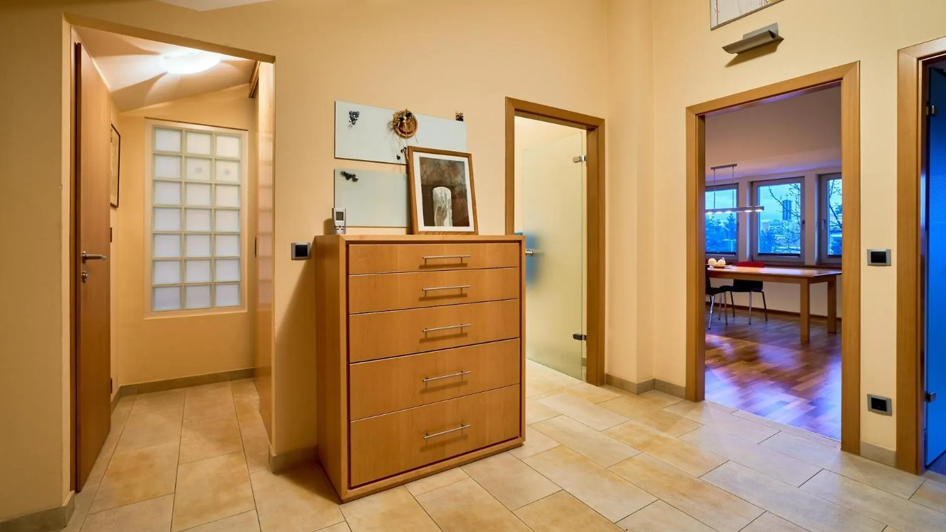 Grosse Exklusive Wohnung Mit Balkon Und Fantastischer Aussicht Auf Die Bergwelt Inkl Privatem Parkplatz Mit E-Ladestation إنسبروك النمسا