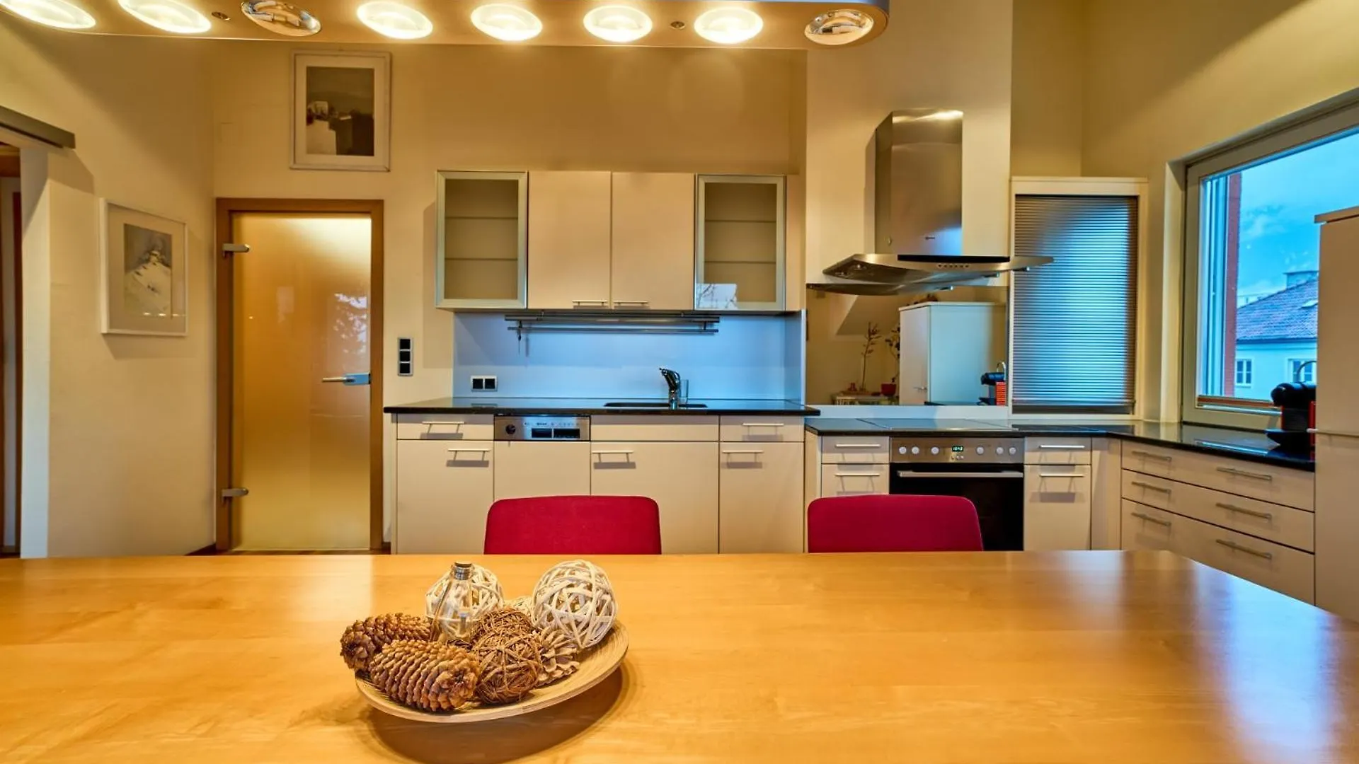 Grosse Exklusive Wohnung Mit Balkon Und Fantastischer Aussicht Auf Die Bergwelt Inkl Privatem Parkplatz Mit E-Ladestation إنسبروك 0*,  النمسا