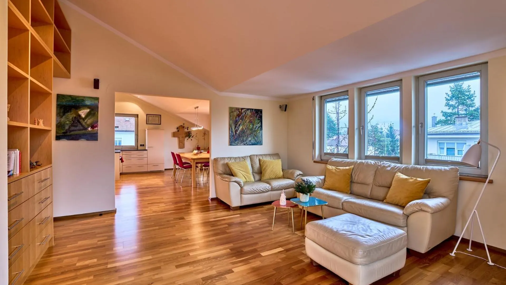 Grosse Exklusive Wohnung Mit Balkon Und Fantastischer Aussicht Auf Die Bergwelt Inkl Privatem Parkplatz Mit E-Ladestation إنسبروك شقة