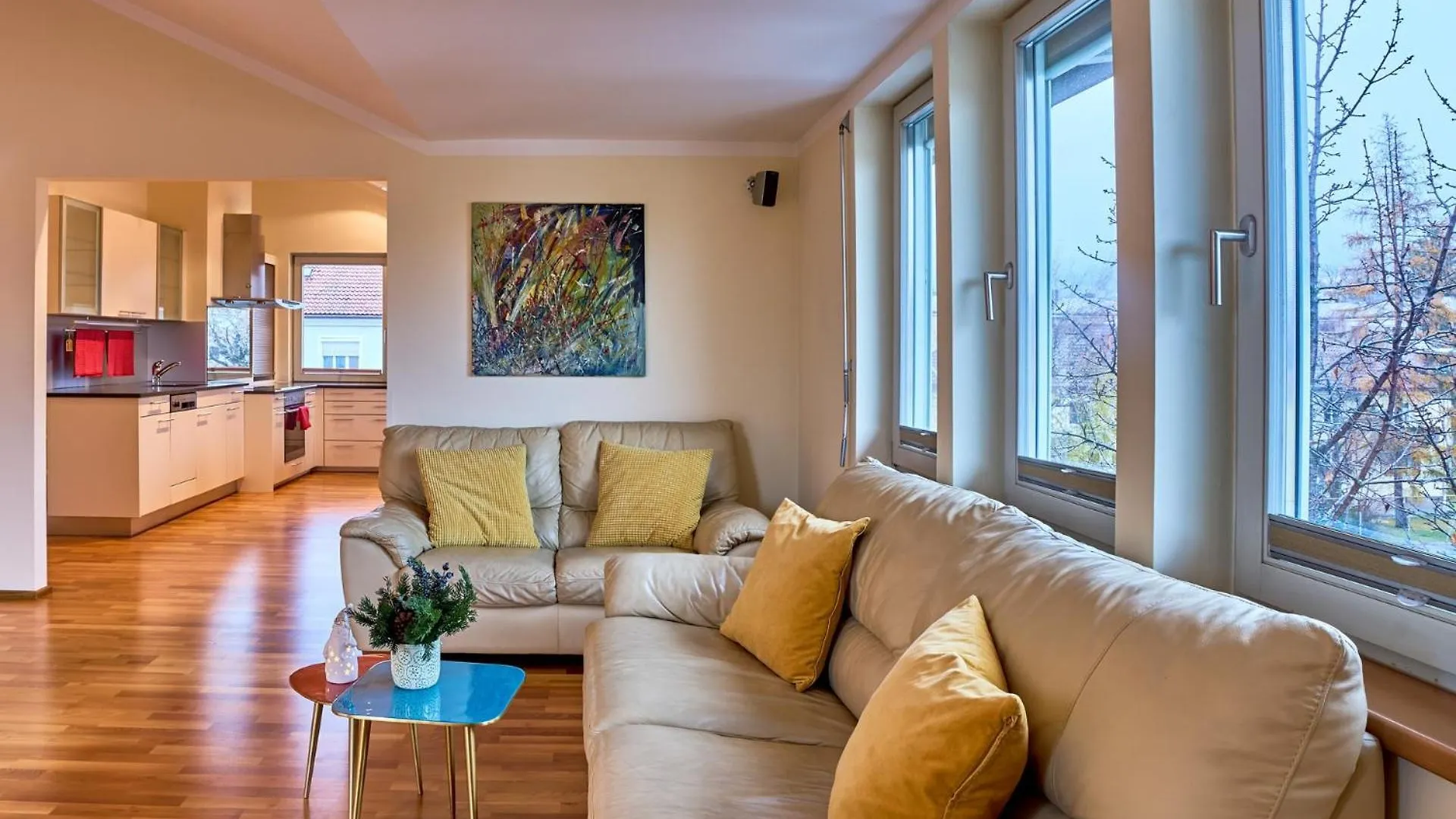 Grosse Exklusive Wohnung Mit Balkon Und Fantastischer Aussicht Auf Die Bergwelt Inkl Privatem Parkplatz Mit E-Ladestation location